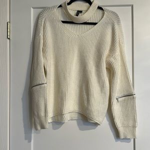 Women’s cream cutout V neck sweater, zip elbow size L